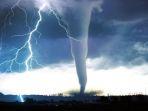 ilustrasi-tornado-puting-beliun-angin-topan-angin-kencang-badai.jpg