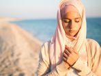 ilustrasi-wanita-muslim-berdoa-niat-puasa-syawal-sekaligus-bayar-utang-puasa-ramadan.jpg