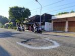 Jalan Berlubang di Jalur Blitar-Malang Bikin Pengendara Cemas, Rawan Memicu Terjadinya Kecelakaan