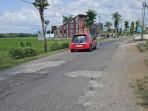jalan-di-Desa-Malasan-Kecamatan-Durenan-Kabupaten-Trenggalek-Jawa-Timur.jpg