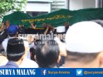 jenasah-kh-hasyim-muzadi-saat-akan-disalatkan-di-masjid-ponpes-al-hikam_20170316_104248.jpg