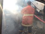 kebakaran-kios-makanan-ringan-di-Pasar-Piyeng-Kelurahan-Poh-Sangit-Kidul-Kota-Probolinggo.jpg