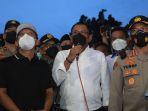kepala-dinas-tenaga-kerja-dan-transmigrasi-himawan-estu-bagijo-menemui-para-buruh.jpg