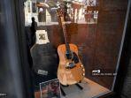kini-gitar-yang-digunakan-mendiang-kurt-cobain-di-program-mtv-unplugged-pada-1993.jpg