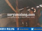 kondisi-rumah-sriamah-di-jalan-cakalang-152-kota-malang-yang-hampir-roboh_20170124_224410.jpg