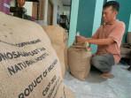 kopi-excelsa-Wonosalam-hasil-olahan-Agus-Abdulla.jpg