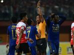 laga-madura-united-kontra-persib-bandung-di-pamekasan_20170709_211142.jpg