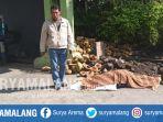 mayat-paman-yang-tewas-dibunuh-keponakannya-di-depan-gapura-gang-ii-kelurahan-magersari-sidoarjo.jpg