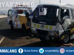 minibus-elf-berpenumpang-16-orang-rombongan-peziarah-terguling-di-tol-porong-kejapanan.jpg