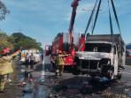 mobil-boks-terbakar-tol-Dupak.jpg