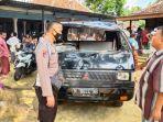 mobil-pikap-terguling-pamekasan.jpg