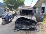mobil-terbakar-di-Jl-Raya-Kelurahan-Satreyan-Kecamatan-Kanigoro-Kabupaten-Blitar-Selasa.jpg