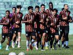 para-pemain-arema-fc-menjalani-latihan.jpg