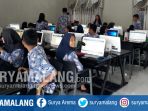 para-siswa-kelas-12-sman-12-kota-malang-sedang-menunggu-pelaksanaan-simulasi-unbk_20180207_164632.jpg