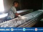 pekerja-pembuat-brem-madiun.jpg