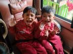 pelajar-SDN-1-Buring-Kota-Malang-saat-naik-bus-sleeper-milik-Juragan-99-Trans.jpg