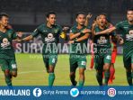 pemain-persebaya-surabaya-merayakan-selebrasi-usai-membobol-gawang-psbi-blitar_20170802_215554.jpg