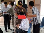 pemeriksaan-tubuh-tes-cpns-kab-madiun_20181105_112910.jpg