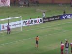 penalti-odemwingie_20170417_001820.jpg