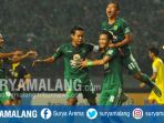 persebaya-surabaya-menang-atas-psim-yogyakarta-di-stadion-gelora-bung-tomo-surabaya_20170816_213905.jpg