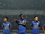 persib-bandung-saat-menghadapi-arema-fc-di-stadion-gelora-bandung-lautan-api_20170515_165817.jpg