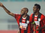 persipura-boaz-salossa_20170106_213213.jpg