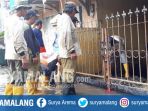 petugas-melakukan-normalisasi-saluran-air-di-jalan-borobudur-kota-malang-kamis-7122017_20171207_133257.jpg