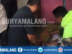 petugas-pmi-dan-polsek-bululawang-kabupaten-malang-menolong-nenek-yang-hanyut-di-sungai_20180221_215432.jpg