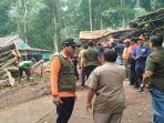 Proses Evakuasi Pohon Raksasa Tumbang di Mojokerto, Sempat Tutup Jalur Wisata Petirtaan Jolotundo