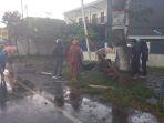 polisi-lakukan-evakuasi-kecelakaan-maut-terjadi-di-jalan-raya-asrikaton.jpg