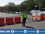 polres-gresik-memberlakukan-kawasan-tertib-physical-distancing-di-jalan-ahmad-yani-gresik.jpg