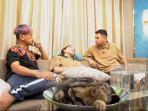 prank-nagita-slavina-pura-pura-dihipnotis-uya-kuya-buat-raffi-ahmad-meradang.jpg