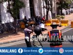proses-penangkapan-dua-pemuda-yang-membawa-ransel-di-jalan-rajawali-surabaya_20180514_120603.jpg