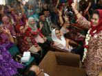 puti-guntur-soekarno-berkampanye-di-blitar_20180408_182427.jpg