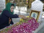 puti-guntur-soekarno-berziarah-ke-makam-ra-kartini_20180420_210154.jpg