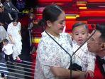 rayyanza-berjalan-menuju-panggung-setelah-dapat-piala-siletawards2023.jpg