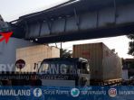 rel-kereta-api-sungai-berantas-ditabrak-3_20171030_165710.jpg