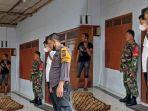 salah-satu-korban-pembacokan-di-kediri-ditutup-kain-senin-7-maret-2022.jpg