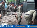 satpol-pp-pasuruan-merazia-pengusaha-kayu-ilegal_20170119_132016.jpg