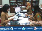 sejumlah-asn-di-lingkungan-pemkot-malang-tetap-kerja-di-kantor-pada-senin-1632020.jpg