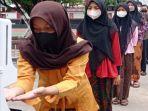 siswa-smpn-1-kota-blitar-mengenakan-pakaian-jadulan.jpg