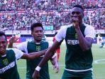 slebrasi-penyerang-anyar-persebaya-surabaya-amido-balde.jpg