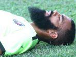 striker-arema-fc-sylvano-comvalius-dalam-latihan-arema-fc.jpg