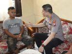 surya-foto-ist-kapolres-jember-akbp-alfian-nurrizal-saat-menanyai-bh-anak-surono.jpg