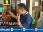 tahanan-video-call-yang-disaksikan-kasattahti-polres-malang-kota-ipda-didi-sri-purwanto_20180927_153218.jpg