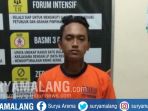 tersangka-pencurian-sepeda-motor-saat-digelandang-ke-polsek-kromengan-kabupaten-malang_20181016_202538.jpg