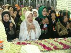 tri-rismaharini-bersama-calon-wakil-gubernur-jatim-puti-guntur-soekarno_20180530_003801.jpg
