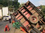 truk-nopol-w-9544-us-terperosok-ke-jurang-susuh-di-jalan-raya-giripurno-kota-batu.jpg