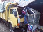 truk-oleng-di-Jalan-Raya-Moh-Hatta-Desa-Pendem-Kecamatan-Junrejo-Kota-Batu-Senin-27102025.jpg