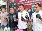 ungkap-kasus-peredaran-Arak-Bali-di-Mapolres-Jombang-Kamis-1962025.jpg